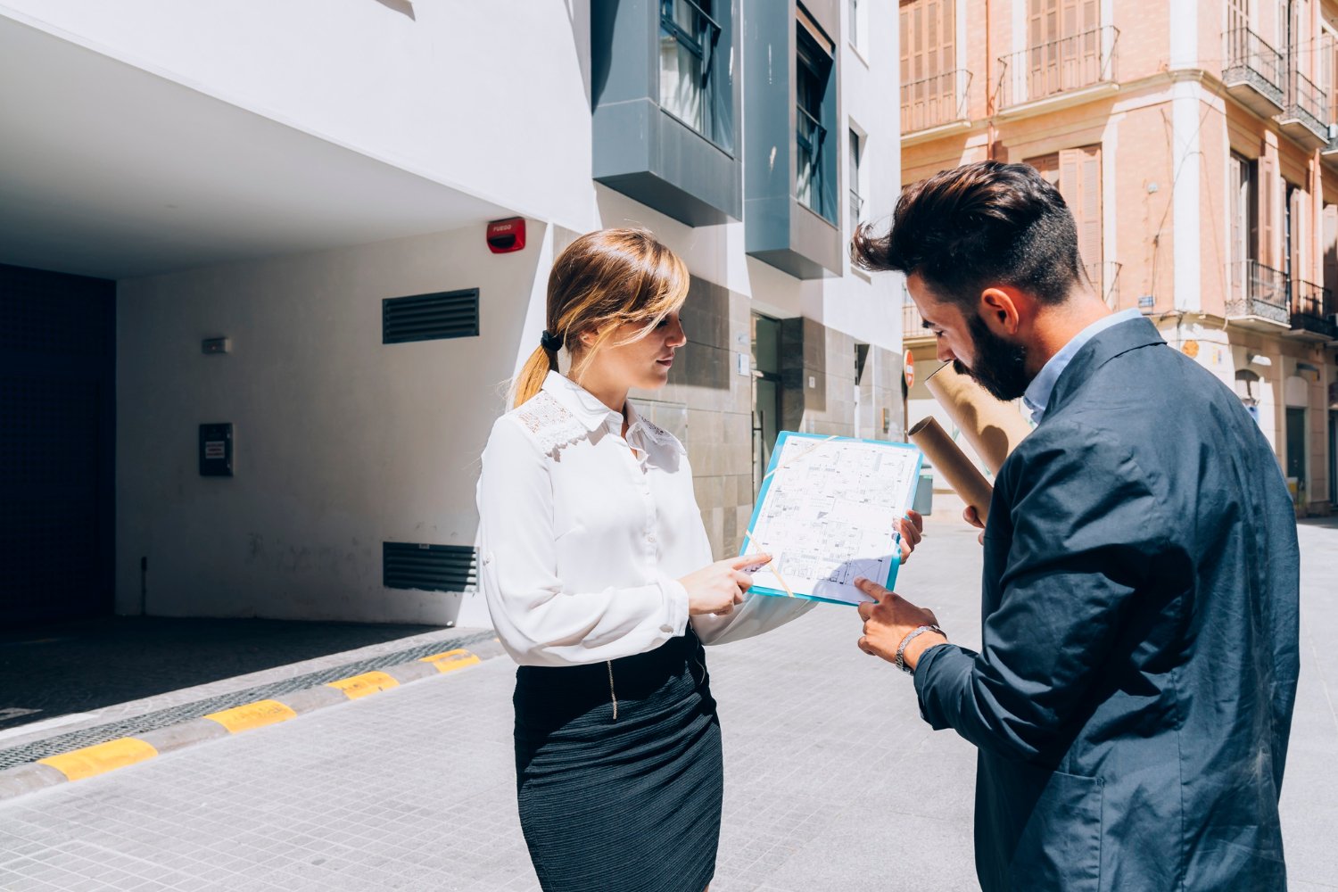 Care sunt serviciile publice și private disponibile în cartierul în care intenționați să achiziționați un apartament în București?