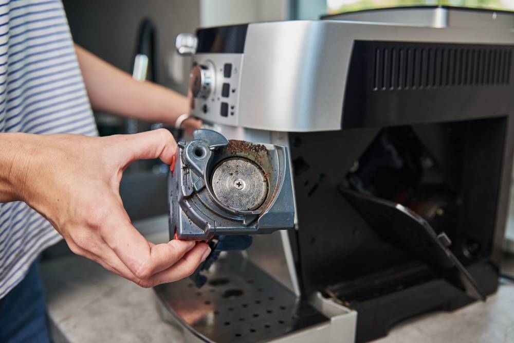 Espresoare și mentenanța lor: cheia unei cafele perfecte în fiecare zi