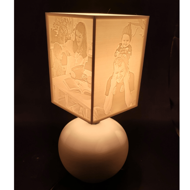 Lampa personalizată – când lumina poartă un nume