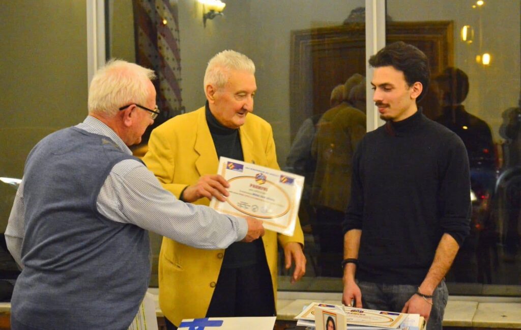 Autorul a primit Premiul pentru Carte de debut din partea Ligii Scriitorilor din România, iar premiul i-a fost înmânat în cadru festiv de președintele Ligii, domnul Al. Florin Țene