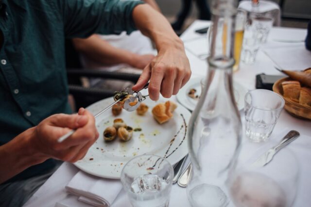 Photo traditional meal etiquette